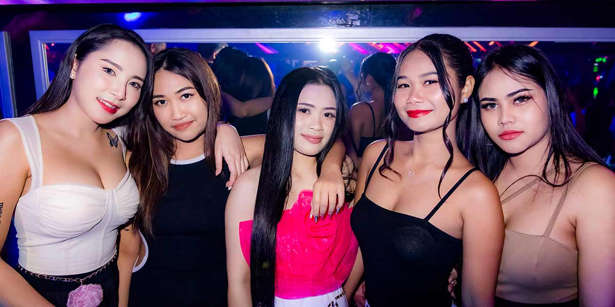 Club_Insomnia_Walking_Street_Pattaya_Carousel_8